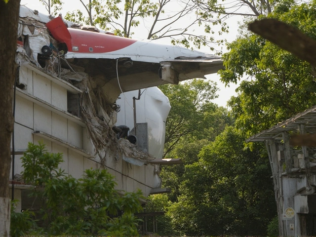 Boeing 787 da Air India cai após falha dupla de motores em Ahmedabad